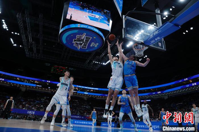 浙江对青岛：19岁杨瀚森对