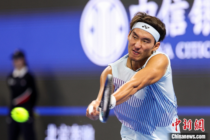 中国网球新星布云朝克特首闯中网男单四强