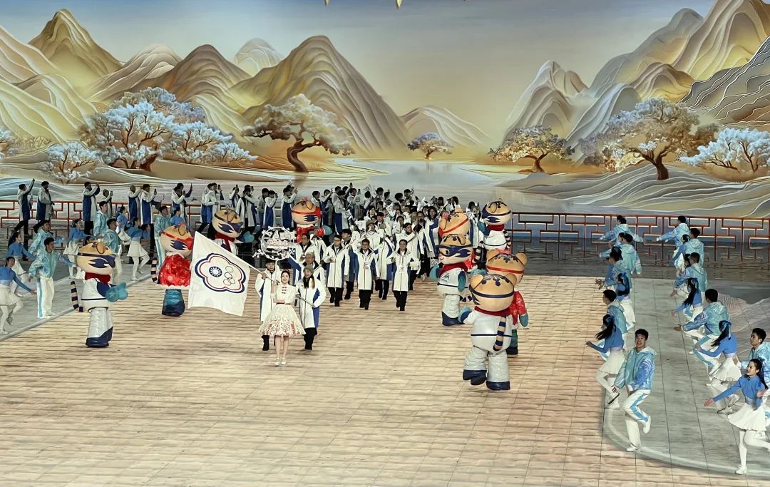 哈尔滨亚冬会开幕式冰灯点亮冰雪盛宴 各国代表