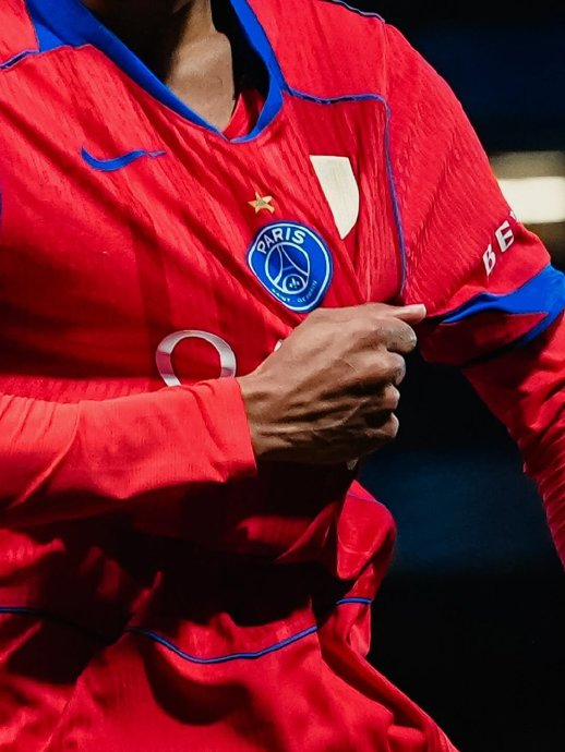 巴黎圣日耳曼高强度训练备战双冠目标