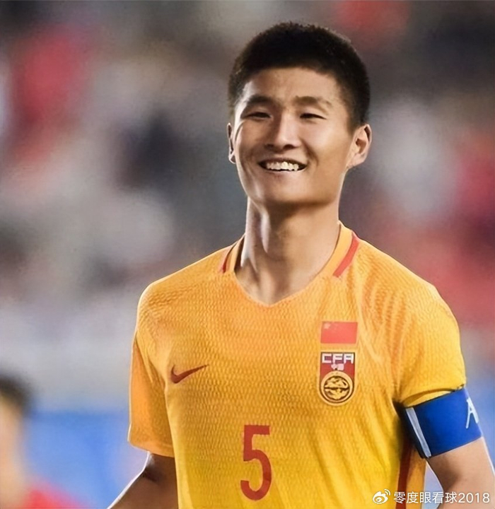 国足新名单引争议：黄嘉辉、拜合拉木、马镇入