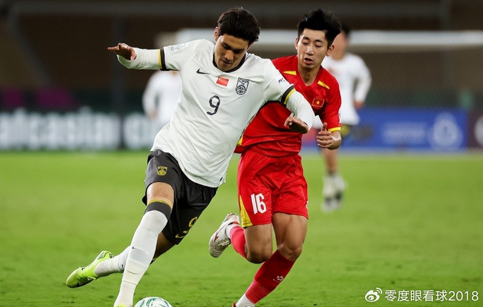 国足新名单引争议：黄嘉辉、拜合拉木、马镇入