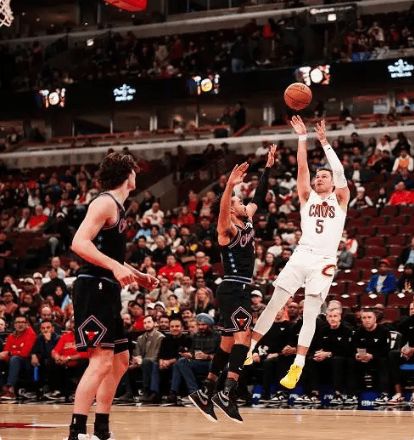 哈登36+9+7率骑士客场掀翻公牛，两连胜迎东部第