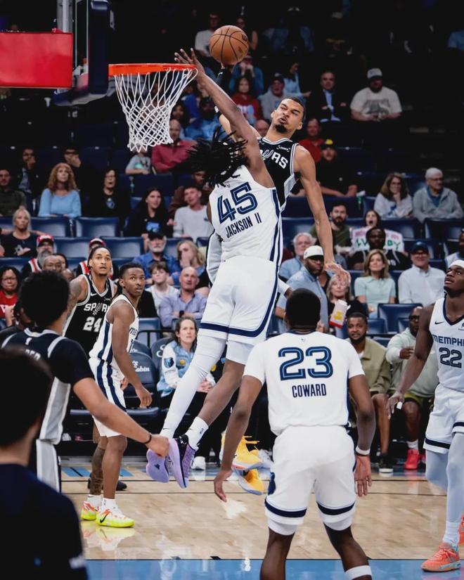 文班亚马正负值断档领先 与亚历山大争夺MVP